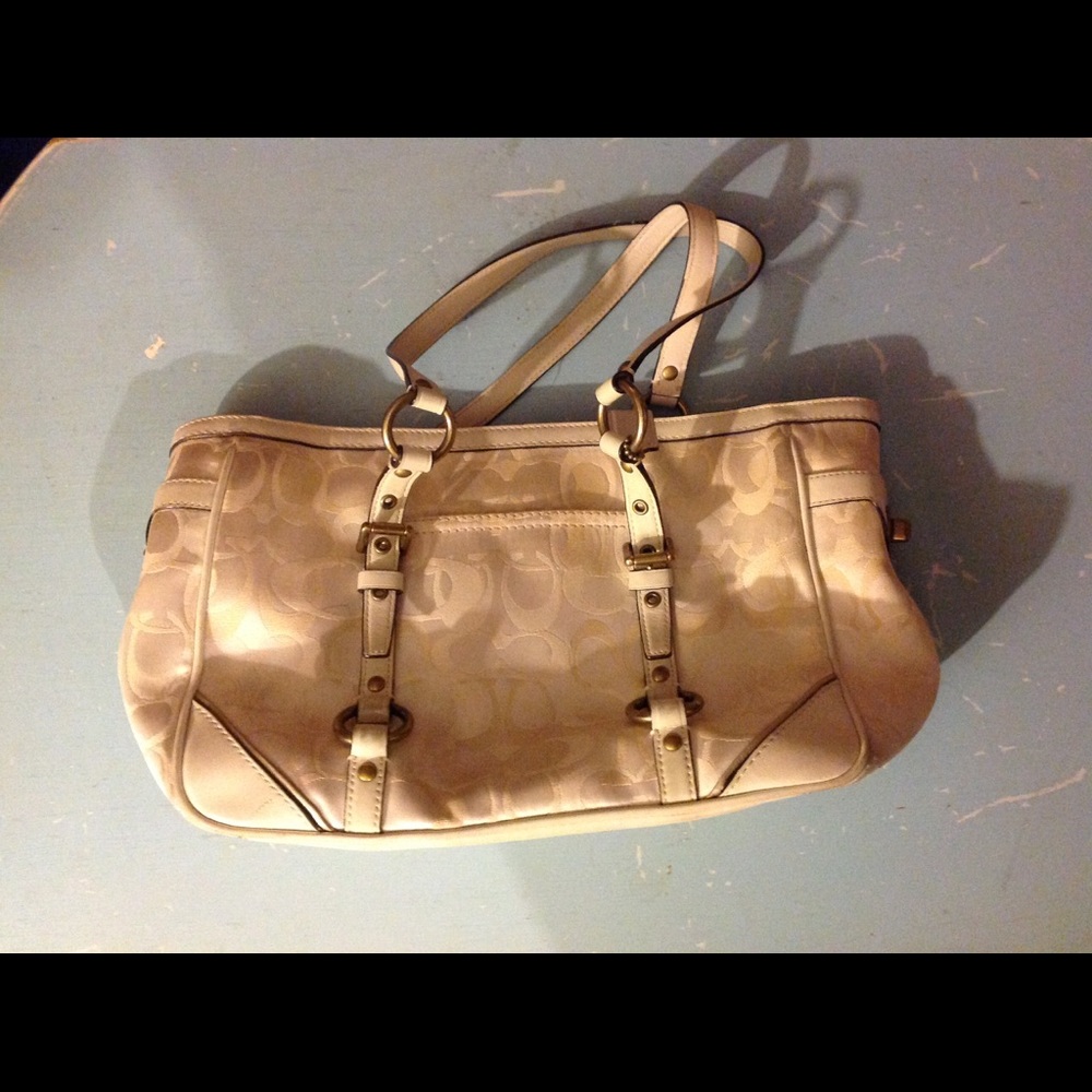 Coach - Picture 2 of 8